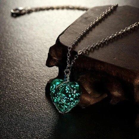 Love Heart Crystal Glow Pendant | Glow-in-the-Dark Necklace for Parties 💖