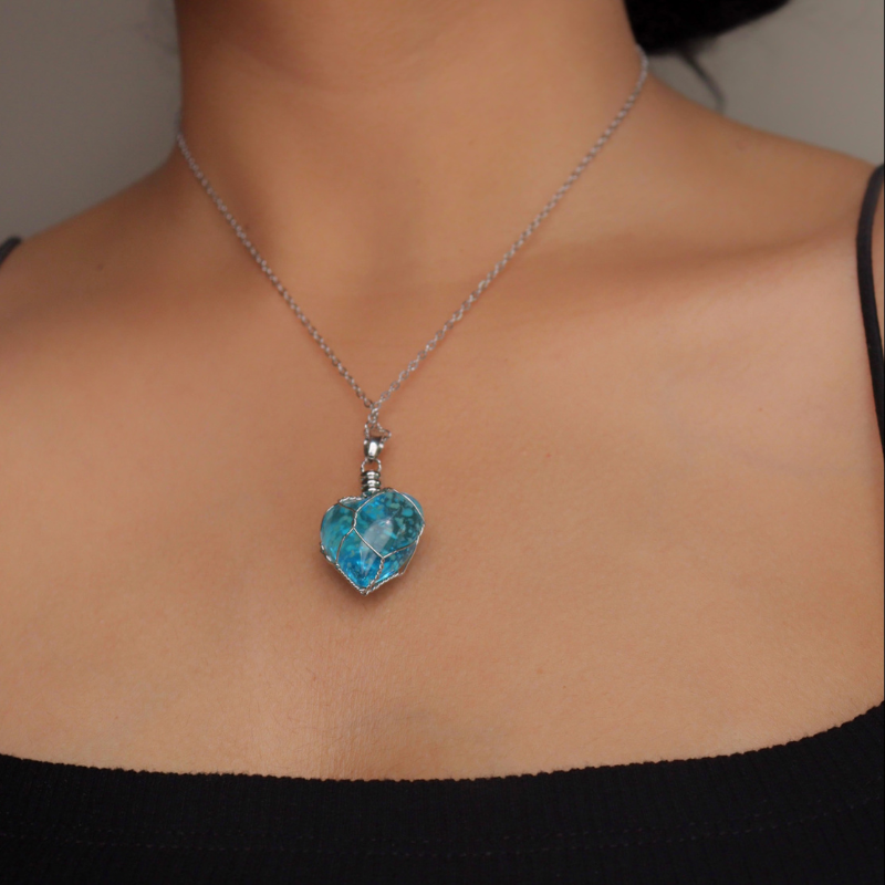Love Heart Crystal Glow Pendant | Glow-in-the-Dark Necklace for Parties 💖