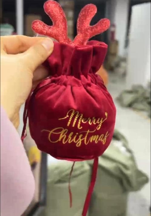 π Merry Christmas Potli β Elegance Wrapped in Festive Cheer!